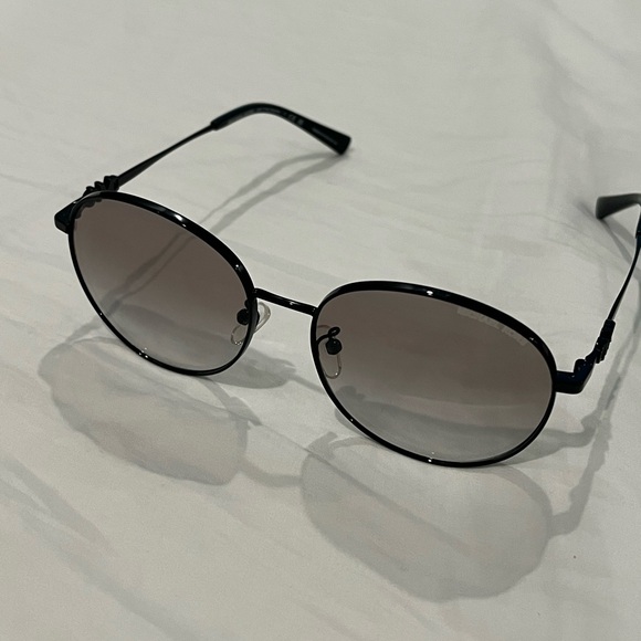 Brand new Michael Kors Sunglasses - Picture 5 of 8
